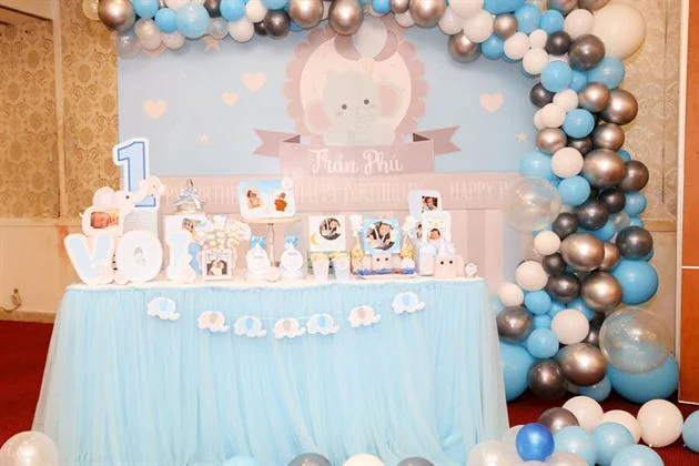 trang-tri-backrop-va-ban-gallery-chu-de-voi-con-cho-be-tran-phu Trang trí backdrop và bàn gallery chủ đề voi con cho bé Trần Phú