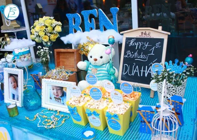 bàn tiệc sinh nhật hoàng tử