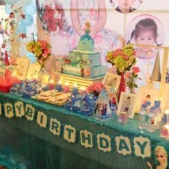 Trang Trí Bàn Lưu Niệm chủ đề Elsa