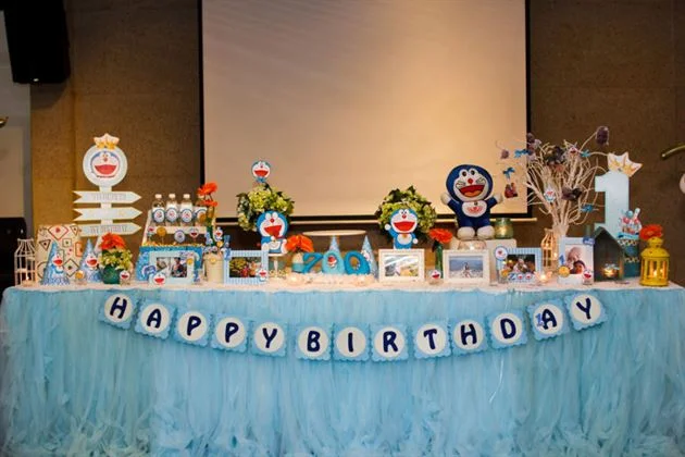 trang-tri-ban-sinh-nhat-be-trai-1-tuoi-doraemon Trang trí bàn sinh nhật bé trai 1 tuổi chủ đề Doraemon