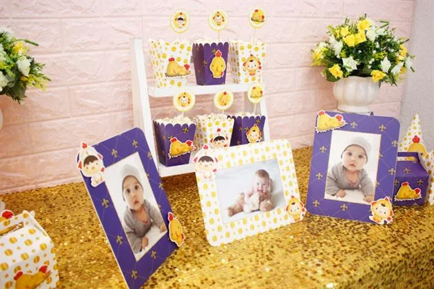 trang-tri-ban-sinh-nhat-be-trai-tuoi-ga-mau-xanh-hoang-gia Khung hình trang trí sinh nhật với màu xanh hoàng gia