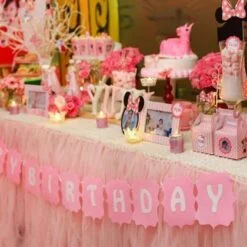 Trang trí bàn thôi nôi bé gái chủ đề Minnie