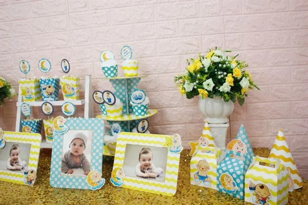 trang-tri-ban-thoi-noi-full-set-baby-boy-mau-vang-xanh-min Trang trí bàn tiệc thôi nôi cho bé dễ thương với full set Baby Boy màu xanh min vàng