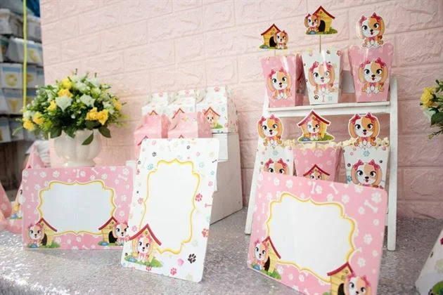 trang-tri-ban-thoi-noi-gia-re-cho-be-gai-tuoi-cho Trang trí bàn thôi nôi giá rẻ cho bé gái tuổi chó