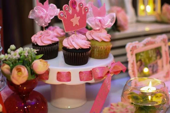 trang-tri-banh-cupcake-sinh-nhat-be-gai trang tri banh cupcake sinh nhat be gai
