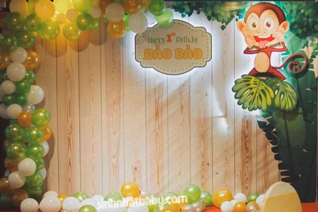Trang trí sân khấu sinh nhật bé trai tuổi khỉ