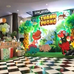 Trang trí sinh nhật 1 tuổi bé trai chủ đề Khủng Long