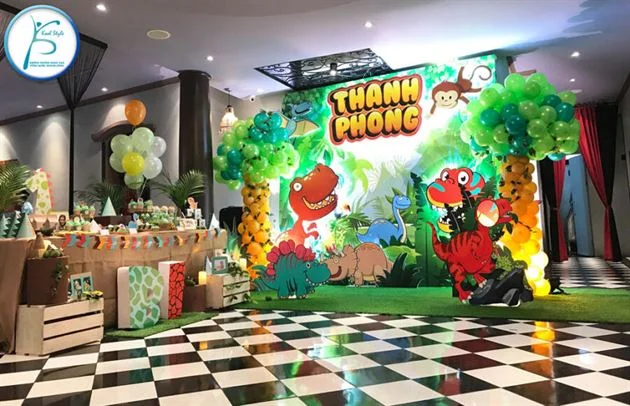 trang-tri-sinh-nhat-1-tuoi-be-trai-khung-long Trang trí sinh nhật 1 tuổi bé trai chủ đề Khủng Long