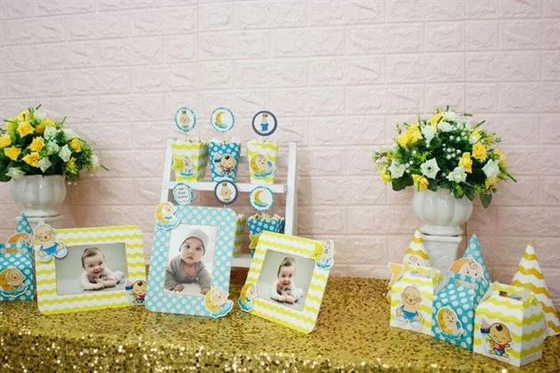 trang-tri-thoi-noi-be-trai-voi-set-mini-baby-boy-xanh-min-vang Trang trí thôi nôi bé trai với set mini Baby Boy màu xanh min vàng