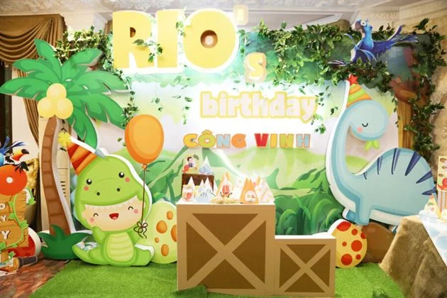 trang-tri-thoi-noi-chu-de-khung-long-cho-be-rio Trang trí tiệc thôi nôi hoành tráng tại nhà cho bé Rio