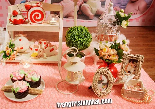 Trang trí bàn sinh nhật bé gái