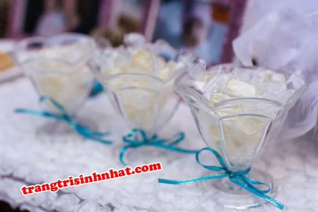 trang trí bàn sinh nhật thôi nôi