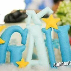 Tên bé Gấu bằng vải nỉ.