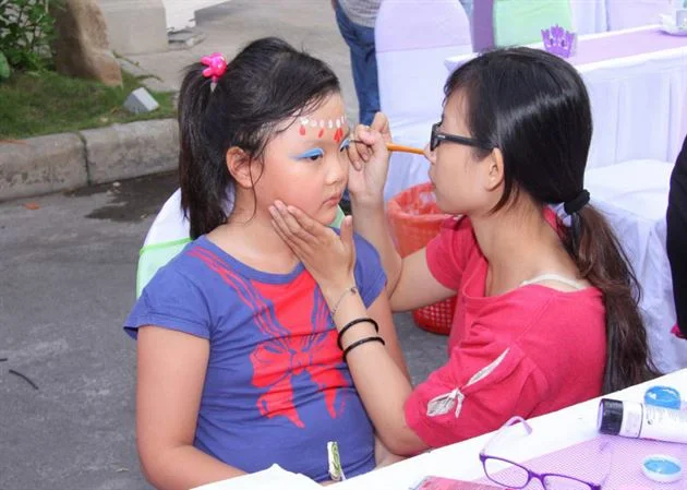 Vẽ mặt nghệ thuật sinh nhật