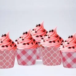 Vỏ bánh cupcake màu hồng lưới