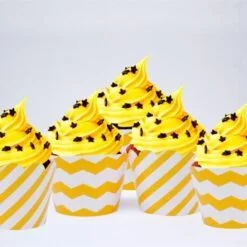 Vỏ bánh cupcake màu vàng sọc zigzag