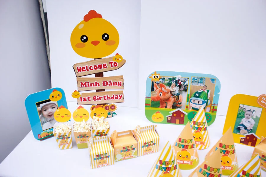 Mua đồ trang trí sinh nhật tuổi gà