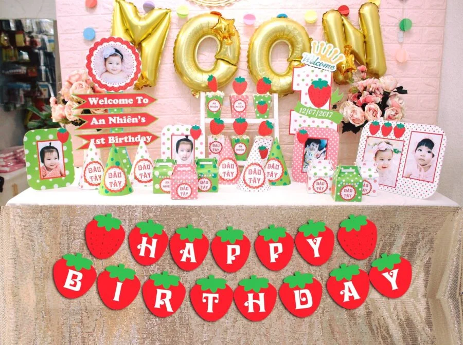 set-phu-kien-trang-tri-sinh-nhat-cho-be-gai-chu-de-be-dau-tay Bộ set phụ kiện sinh nhật Dâu Tây