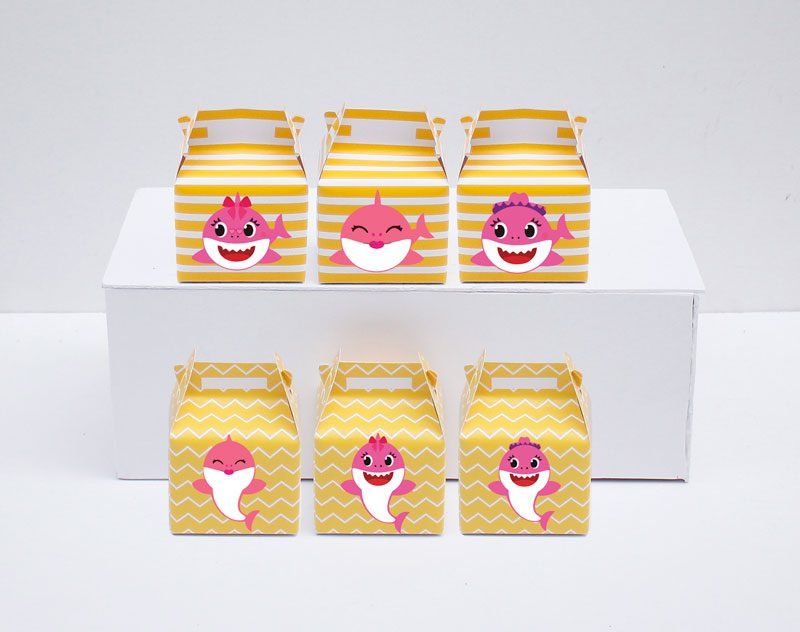 Set hộp quà sinh nhật baby shark girl màu vàng hoàng gia