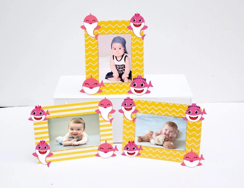 Set khung hình sinh nhật Baby Shark Girl màu vàng hoàng gia