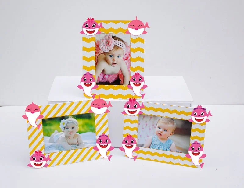 Set khung hình sinh nhật Baby Shark Girl màu vàng zigzag