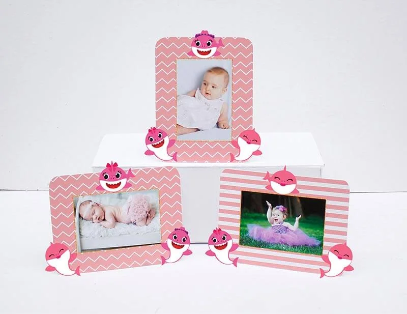 Set khung hình sinh nhật Baby Shark Girl màu hồng hoàng gia