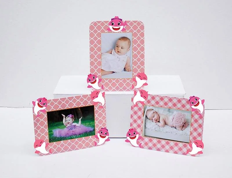 Set khung hình sinh nhật Baby Shark Girl màu hồng lưới