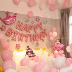 Trang trí sinh nhật màu hồng tại phòng ngủ bạn gái
