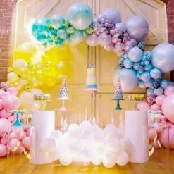 Trang trí bong bóng free style kết hợp trụ tròn