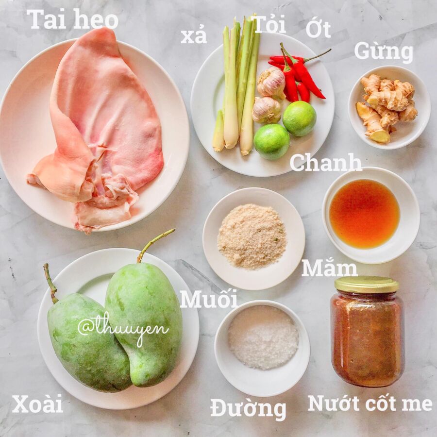 nguyên liệu cho món tai heo trộn xoài 