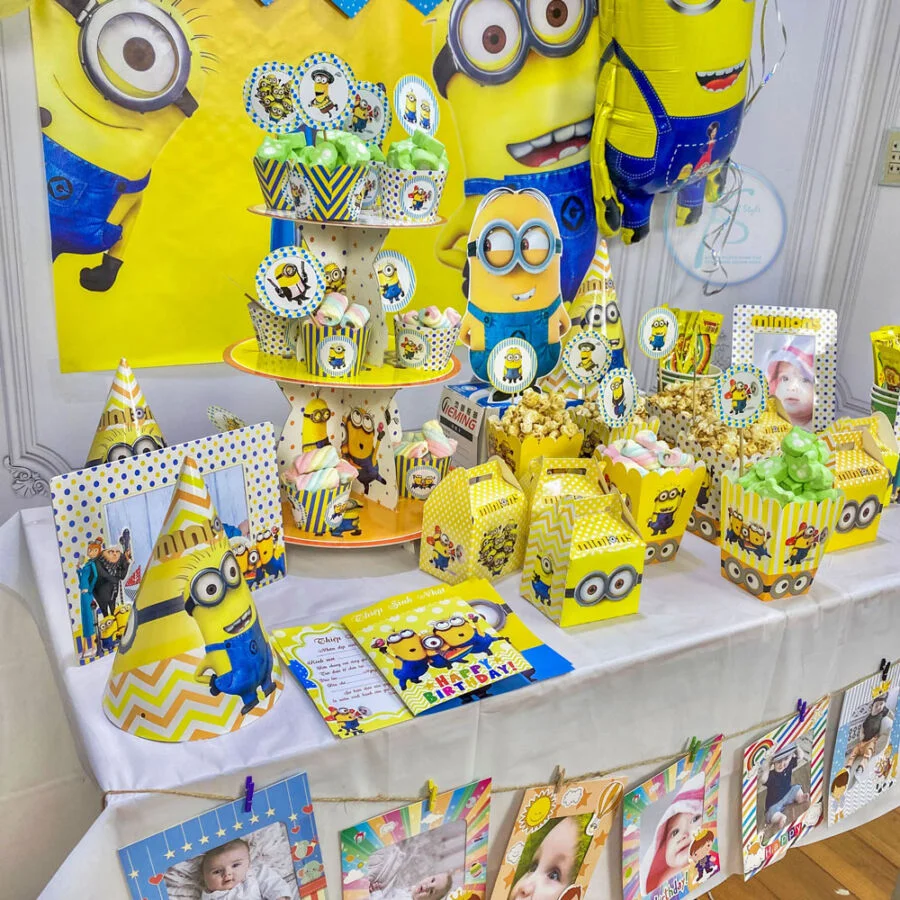 ban trang tri sinh nhat cho be minion