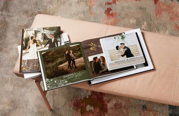 A wedding photo book with pictures from the wedding day