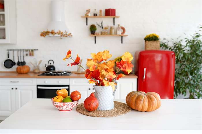 sản phẩm theo mùa trên quầy bếp cho ý tưởng trang trí mùa thu