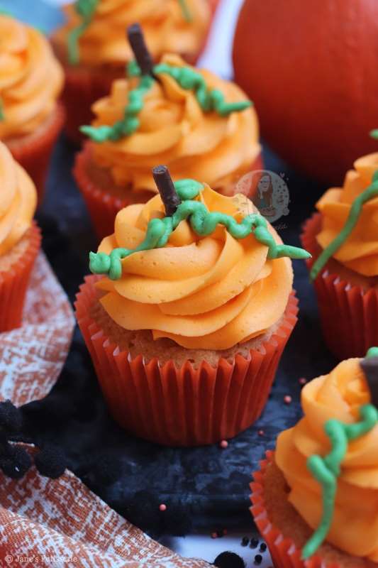 1639645543 71 Pumpkin Cupcakes