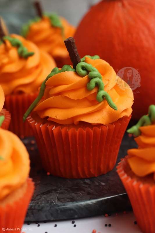 1639645553 857 Pumpkin Cupcakes