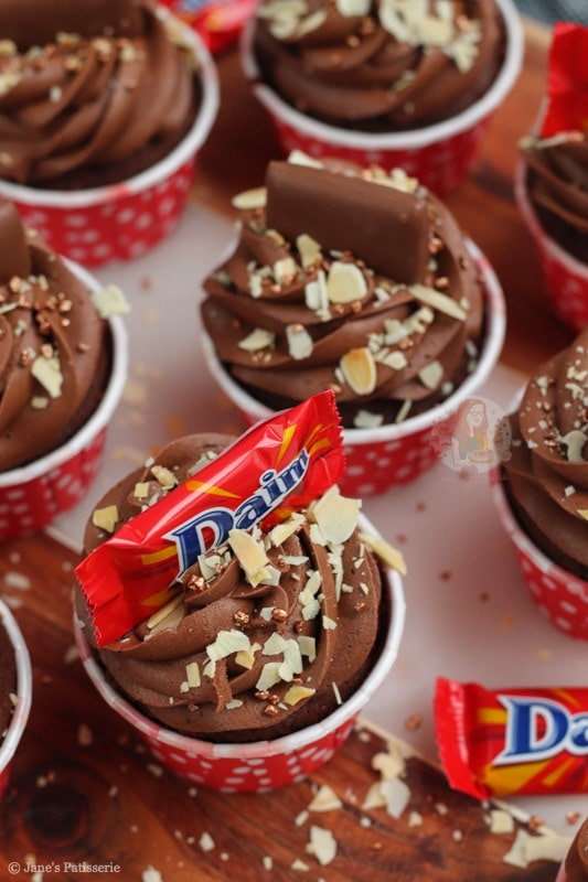 1639655854 328 Daim Bar Cupcakes