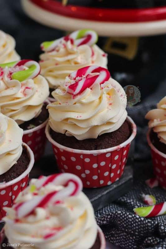 1639659575 639 Candy Cane Cupcakes