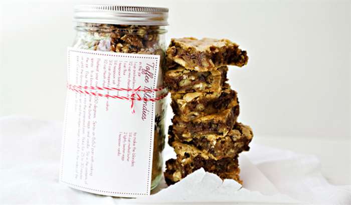 Toffee blondie ingredients in mason jar with recipe