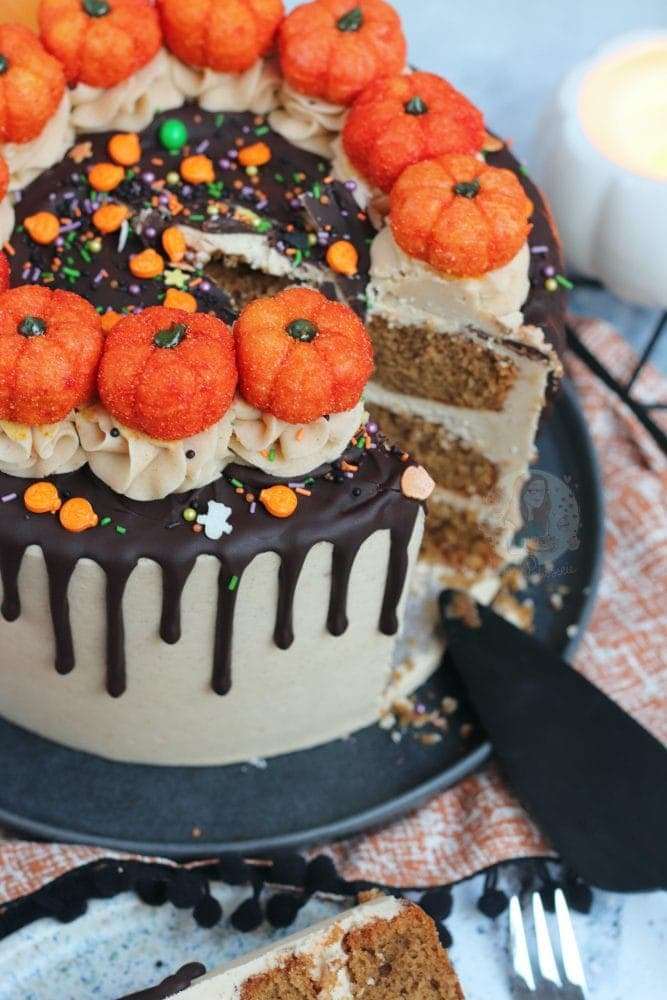 1639664323 9 Pumpkin Spice Latte Cake