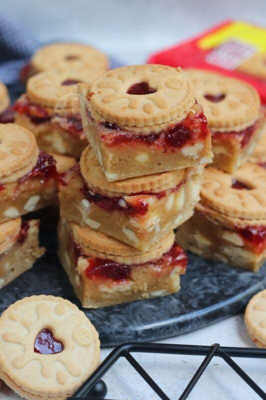 1639667730 887 Jammie Dodger Blondies