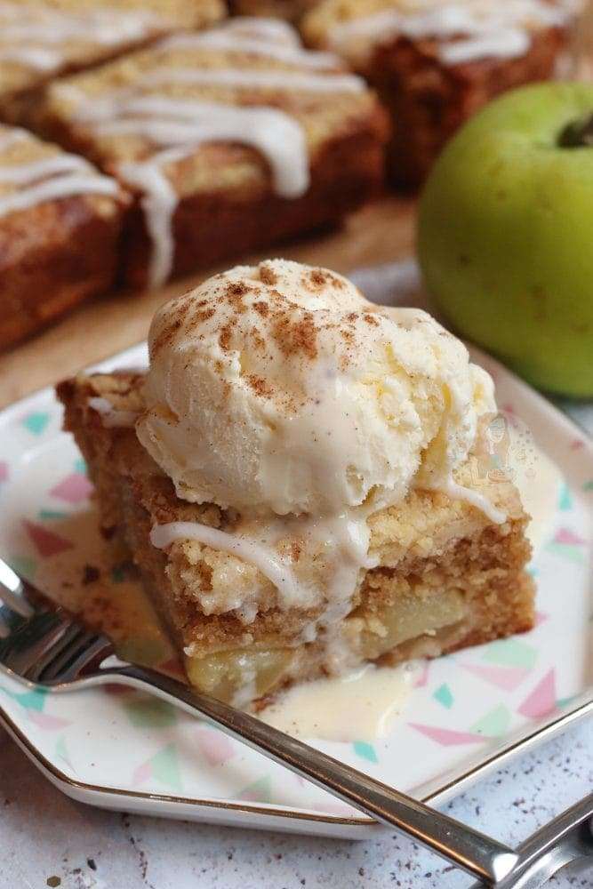 1639675068 368 Apple Crumble Traybake Cake