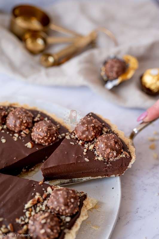 1639681757 29 Ferrero Rocher va Nutella Tart