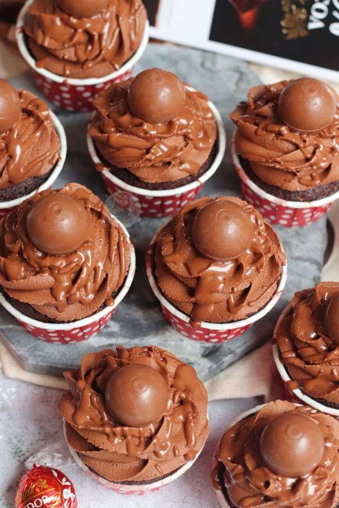 1639688923 761 Lindt Chocolate Cupcakes