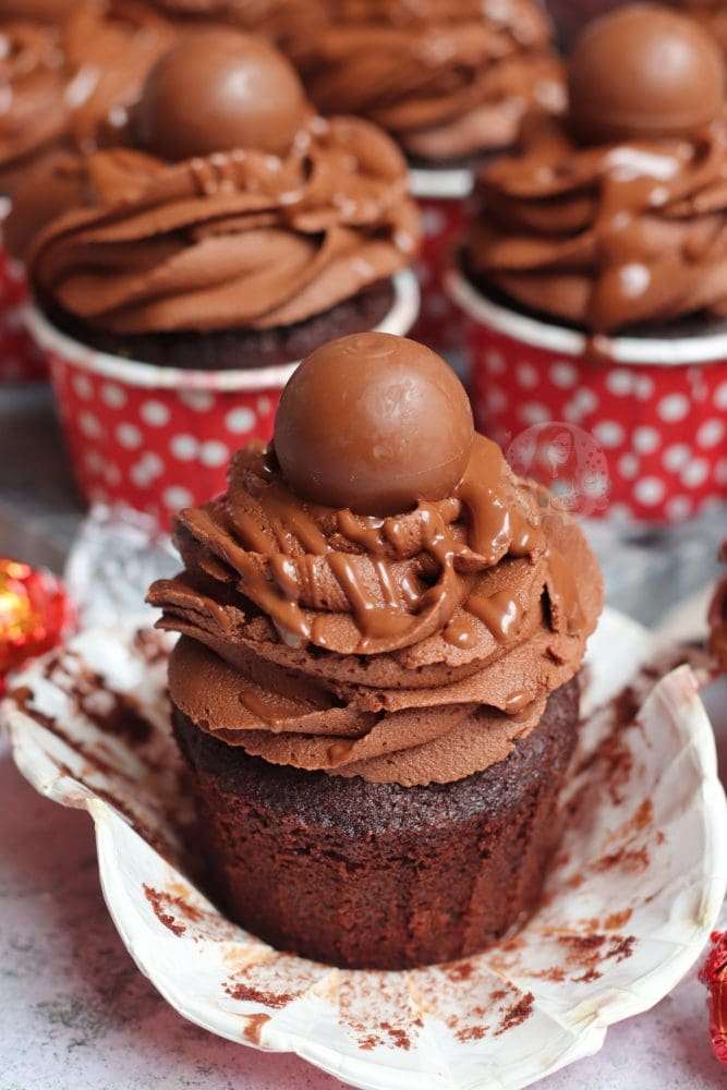 1639688929 665 Lindt Chocolate Cupcakes