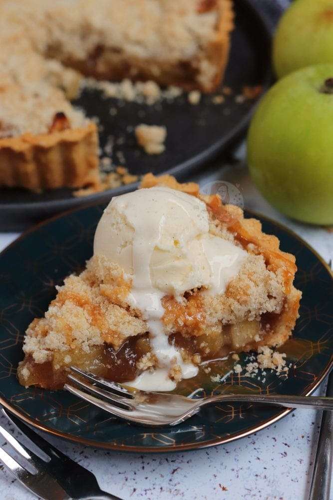 1639690153 609 Caramel Apple Crumble Pie