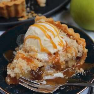 1639690160 812 Caramel Apple Crumble Pie