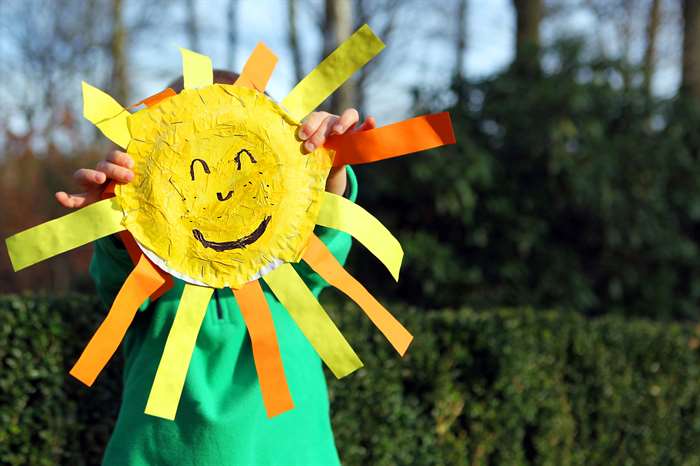 diy summer camp craft with paper plates