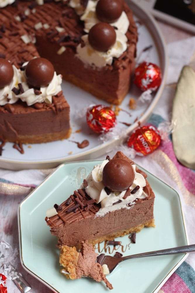 1639695271 495 Lindt Chocolate Cheesecake