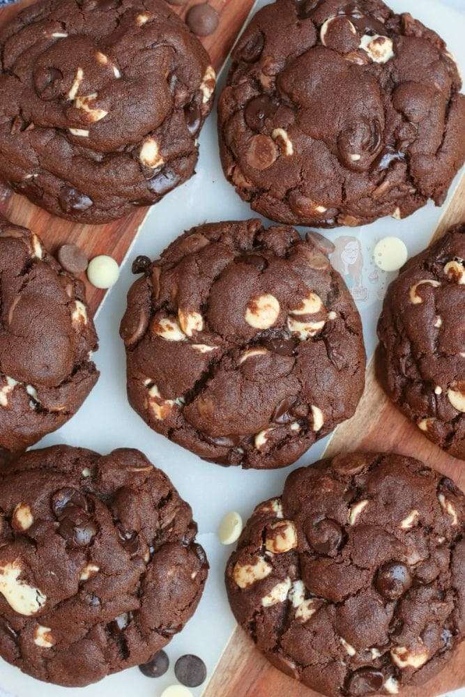 1639703317 45 Triple Chocolate NYC Cookies