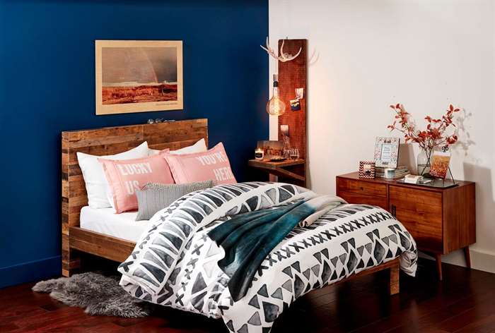 phòng ngủ với điểm nhấn bằng gỗ